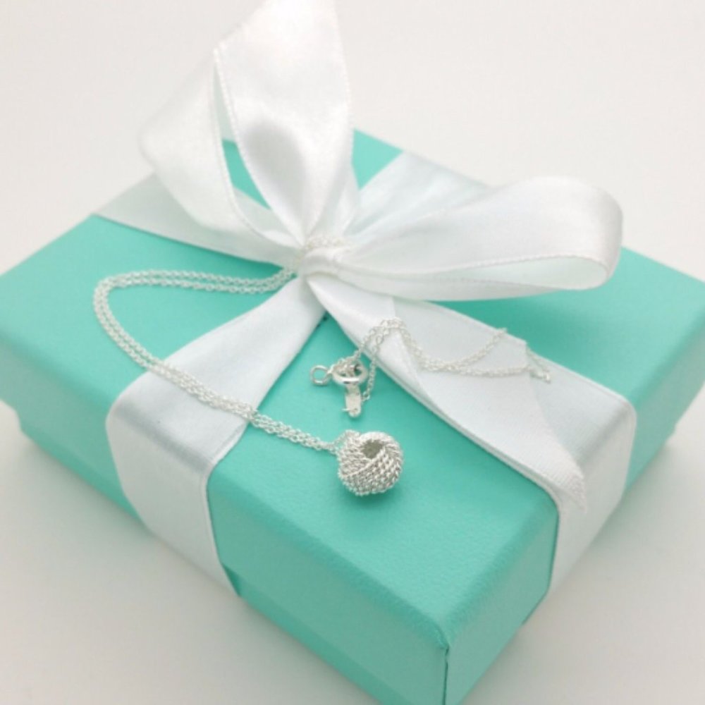 LIKE NEW!!!  Authentic Tiffany & Co. Silver Somerset Mesh Knot Necklace…
